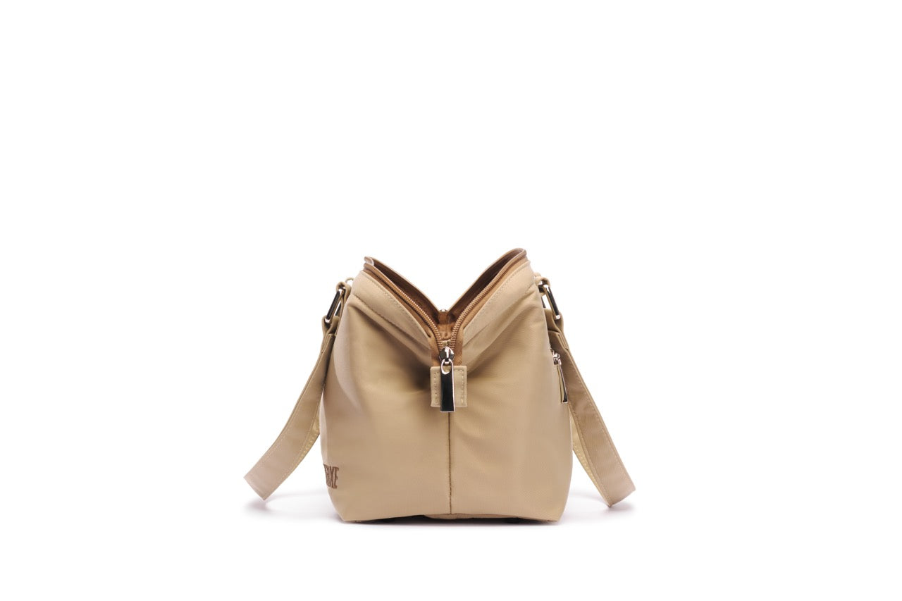 STÆRKE mini gym bag side view with detachable shoulder strap, recycled nylon gym bag