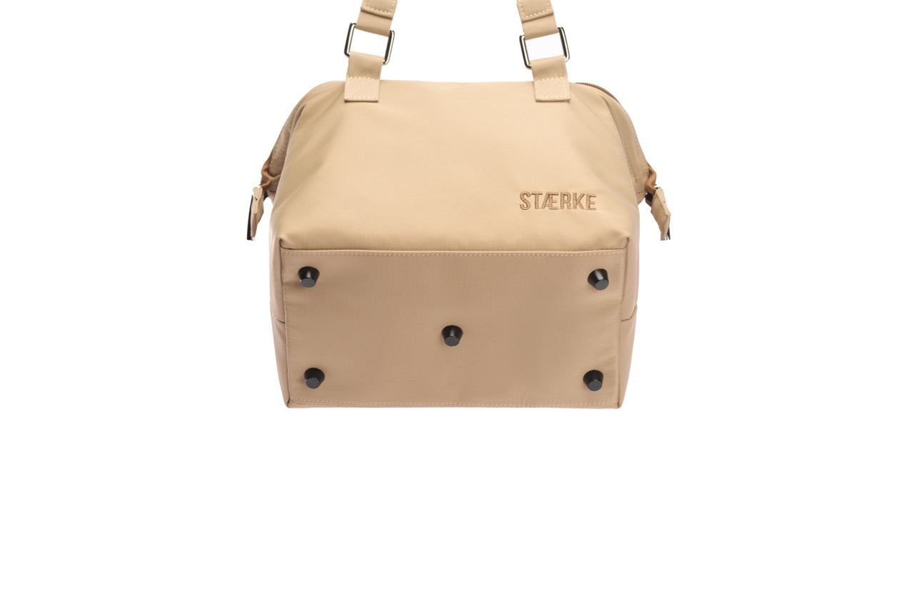 STÆRKE mini gym bag base with metal feet, durable recycled nylon gym bag
